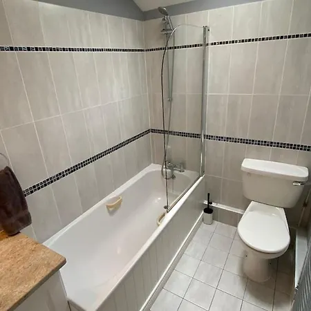 Stylish & Spacious Apartment, Sleeps 6 Galway Exterior photo